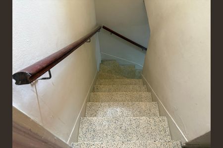 Casa à venda com 110m², 2 quartos e 1 vagaEscada 