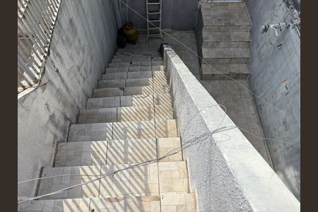 Casa à venda com 110m², 2 quartos e 1 vagaEscada