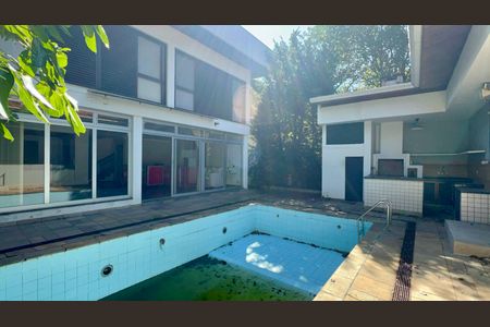 Casa para alugar com 420m², 4 quartos e 3 vagas Casa para alugar com 420m², 4 quartos e 3 vagasPiscina