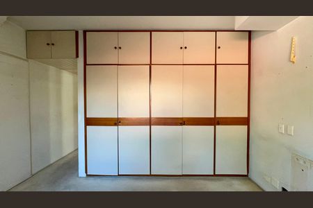 Casa para alugar com 420m², 4 quartos e 3 vagas Casa para alugar com 420m², 4 quartos e 3 vagasSuíte 1