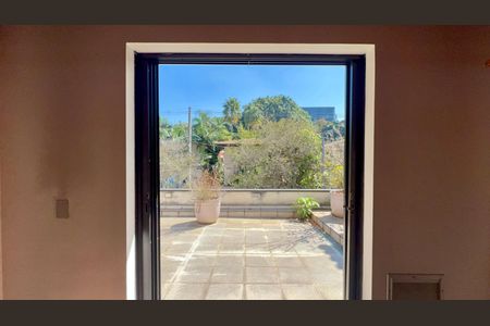 Casa para alugar com 420m², 4 quartos e 3 vagas Casa para alugar com 420m², 4 quartos e 3 vagasTerraço