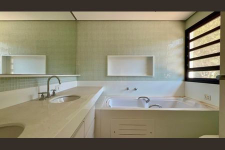 Casa para alugar com 420m², 4 quartos e 3 vagas Casa para alugar com 420m², 4 quartos e 3 vagasBanheiro da Suíte 3