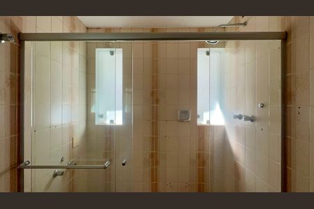 Casa para alugar com 420m², 4 quartos e 3 vagas Casa para alugar com 420m², 4 quartos e 3 vagasBanheiro da Suíte 1