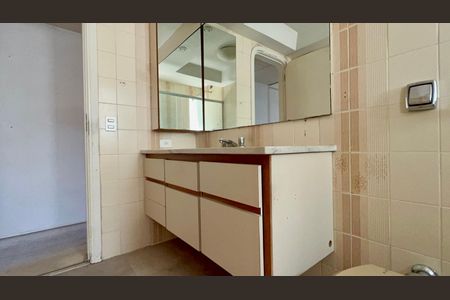 Casa para alugar com 420m², 4 quartos e 3 vagas Casa para alugar com 420m², 4 quartos e 3 vagasBanheiro da Suíte 1