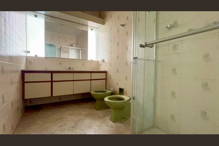 Casa para alugar com 420m², 4 quartos e 3 vagas Casa para alugar com 420m², 4 quartos e 3 vagasBanheiro da Suíte 2
