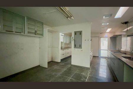 Casa para alugar com 420m², 4 quartos e 3 vagas Casa para alugar com 420m², 4 quartos e 3 vagasCozinha