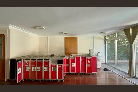 Casa para alugar com 420m², 4 quartos e 3 vagas Casa para alugar com 420m², 4 quartos e 3 vagasSala