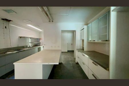 Casa para alugar com 420m², 4 quartos e 3 vagas Casa para alugar com 420m², 4 quartos e 3 vagasCozinha