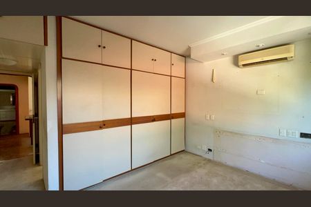 Casa para alugar com 420m², 4 quartos e 3 vagas Casa para alugar com 420m², 4 quartos e 3 vagasSuíte 1