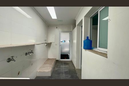 Casa para alugar com 420m², 4 quartos e 3 vagas Casa para alugar com 420m², 4 quartos e 3 vagasÁrea de Serviço
