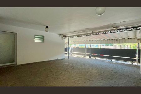 Casa para alugar com 420m², 4 quartos e 3 vagas Casa para alugar com 420m², 4 quartos e 3 vagasGaragem