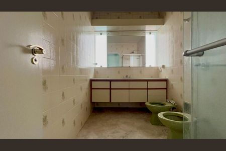 Casa para alugar com 420m², 4 quartos e 3 vagas Casa para alugar com 420m², 4 quartos e 3 vagasBanheiro da Suíte 2