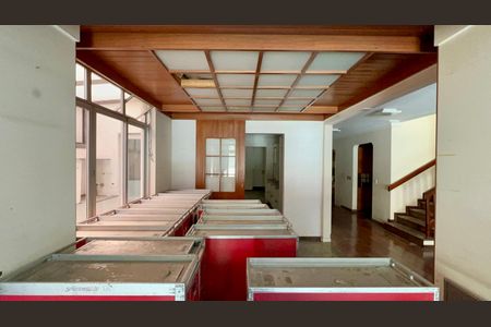 Casa para alugar com 420m², 4 quartos e 3 vagas Casa para alugar com 420m², 4 quartos e 3 vagasCopa