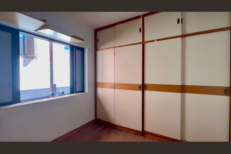 Casa para alugar com 420m², 4 quartos e 3 vagas Casa para alugar com 420m², 4 quartos e 3 vagasQuarto