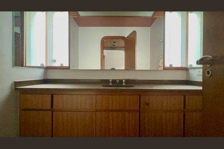 Casa para alugar com 420m², 4 quartos e 3 vagas Casa para alugar com 420m², 4 quartos e 3 vagasLavabo