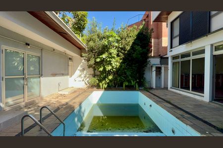 Casa para alugar com 420m², 4 quartos e 3 vagas Casa para alugar com 420m², 4 quartos e 3 vagasPiscina