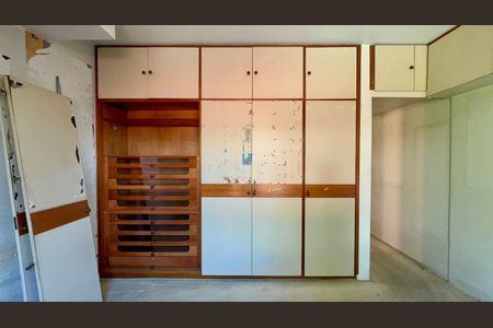 Casa para alugar com 420m², 4 quartos e 3 vagas Casa para alugar com 420m², 4 quartos e 3 vagasSuíte 2