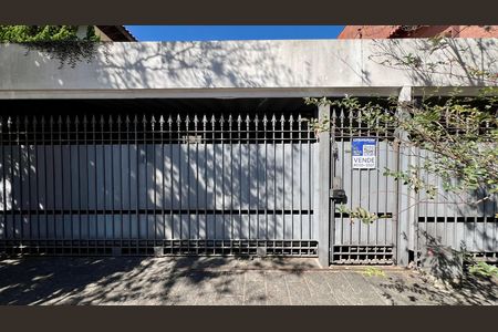 Casa para alugar com 420m², 4 quartos e 3 vagas Casa para alugar com 420m², 4 quartos e 3 vagasFachada