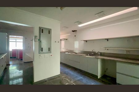 Casa para alugar com 420m², 4 quartos e 3 vagas Casa para alugar com 420m², 4 quartos e 3 vagasCozinha