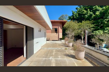 Casa para alugar com 420m², 4 quartos e 3 vagas Casa para alugar com 420m², 4 quartos e 3 vagasTerraço