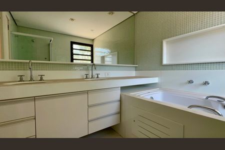 Casa para alugar com 420m², 4 quartos e 3 vagas Casa para alugar com 420m², 4 quartos e 3 vagasBanheiro da Suíte 3
