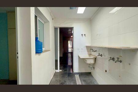 Casa para alugar com 420m², 4 quartos e 3 vagas Casa para alugar com 420m², 4 quartos e 3 vagasÁrea de Serviço