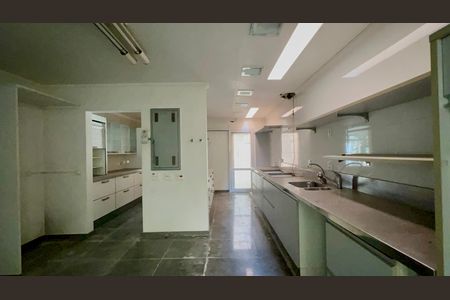Casa para alugar com 420m², 4 quartos e 3 vagas Casa para alugar com 420m², 4 quartos e 3 vagasCozinha