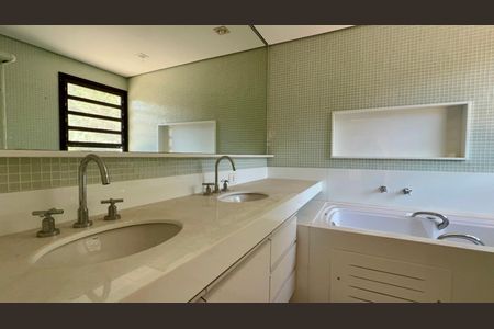 Casa para alugar com 420m², 4 quartos e 3 vagas Casa para alugar com 420m², 4 quartos e 3 vagasBanheiro da Suíte 3
