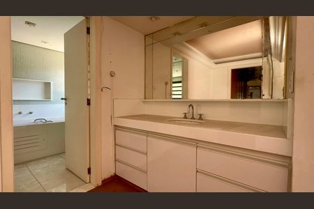 Casa para alugar com 420m², 4 quartos e 3 vagas Casa para alugar com 420m², 4 quartos e 3 vagasSuíte 3