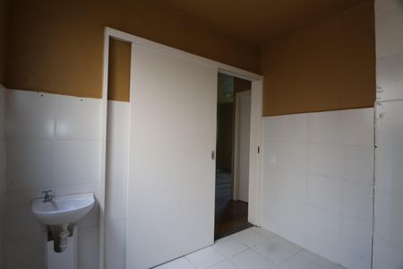 Banheiro  de apartamento para alugar com 1 quarto, 43m² em São José, Canoas
