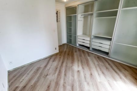 Apartamento à venda com 115m², 2 quartos e 2 vagasSuíte 2 - Armários