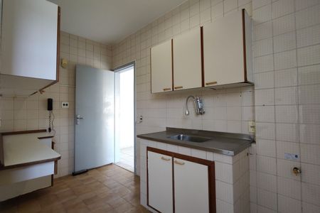 Apartamento à venda com 74m², 2 quartos e 1 vagaCozinha - Armários