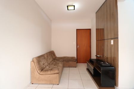Sala de apartamento para alugar com 2 quartos, 70m² em Santa Mônica, Uberlândia