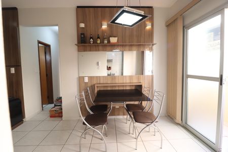 Sala de apartamento para alugar com 2 quartos, 70m² em Santa Mônica, Uberlândia