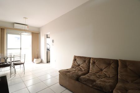 Apartamento para alugar com 70m², 2 quartos e 2 vagasSala