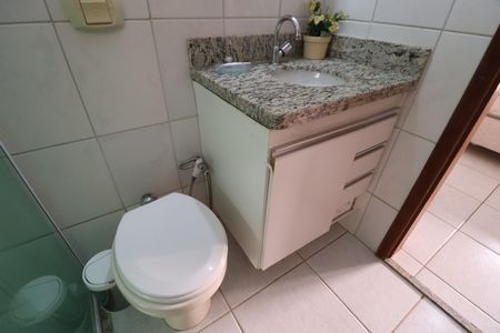 Apartamento para alugar com 70m², 2 quartos e 2 vagasBanheiro do Quarto 2