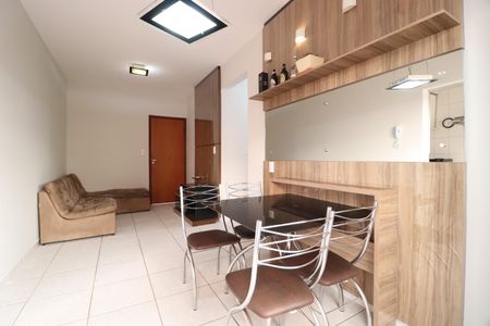 Sala de apartamento para alugar com 2 quartos, 70m² em Santa Mônica, Uberlândia