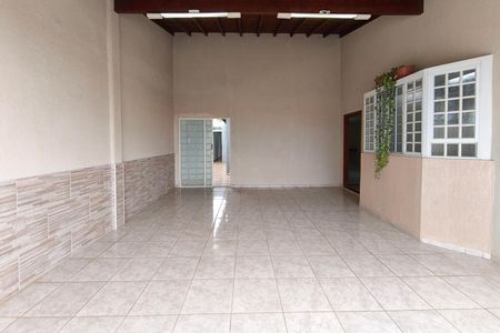 Casa para alugar com 204m², 3 quartos e 4 vagasQuintal - Garagem
