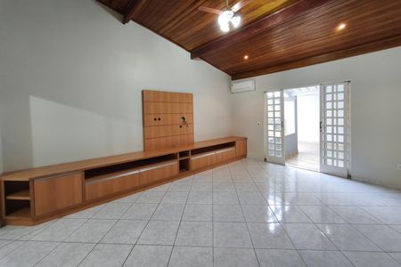 Casa para alugar com 204m², 3 quartos e 4 vagasSala de TV
