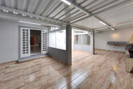 Casa para alugar com 204m², 3 quartos e 4 vagasQuintal