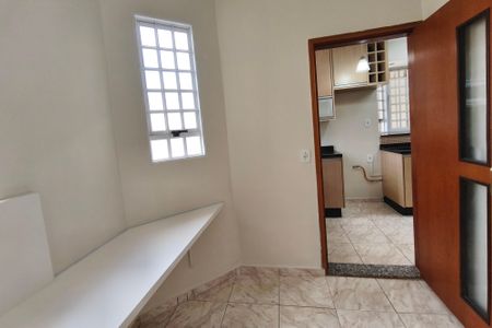 Casa para alugar com 204m², 3 quartos e 4 vagasEscritório