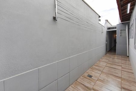 Casa para alugar com 204m², 3 quartos e 4 vagasCorredor - Quintal