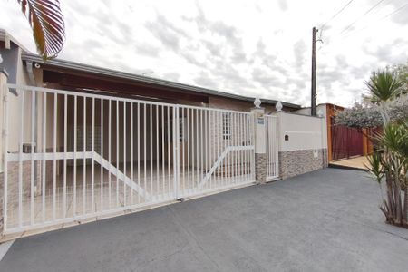 Casa para alugar com 204m², 3 quartos e 4 vagasFachada