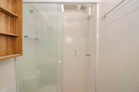 Banheiro de apartamento à venda com 1 quarto, 42m² em São Geraldo, Porto Alegre