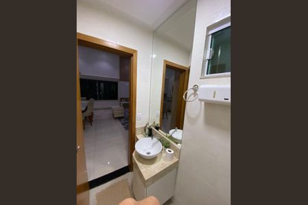 Lavabo de casa de condomínio para alugar com 3 quartos, 370m² em Parque Industrial Joao Braz, Goiânia