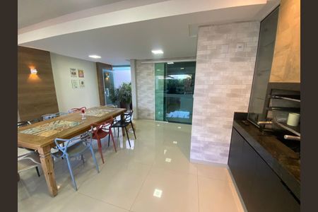 Casa de condomínio para alugar com 370m², 3 quartos e 4 vagasChurrasqueira
