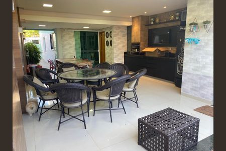 Casa de condomínio para alugar com 370m², 3 quartos e 4 vagasChurrasqueira