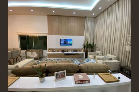 Casa de condomínio para alugar com 370m², 3 quartos e 4 vagasSala