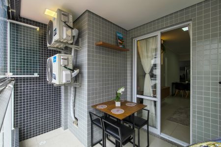 Apartamento para alugar com 68m², 2 quartos e 1 vagaSacada 