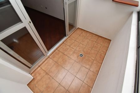 Apartamento para alugar com 72m², 2 quartos e 1 vagaVaranda
